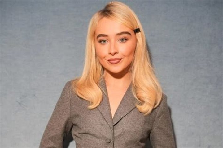 How Much Does Sabrina Carpenter Weigh? A Comprehensive Guide